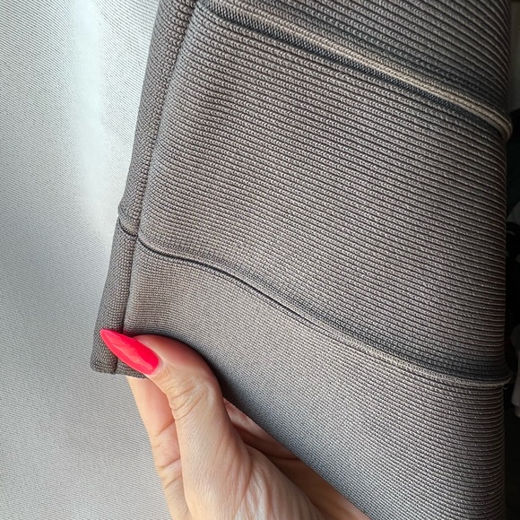 🌴 SOLD BCBG MAXAZRIA Bandage Grey Pencil Skirt🌴 - Picture 3 of 3